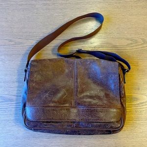 Wilson’s Leather Messenger Bag [100% Genuine Leather]